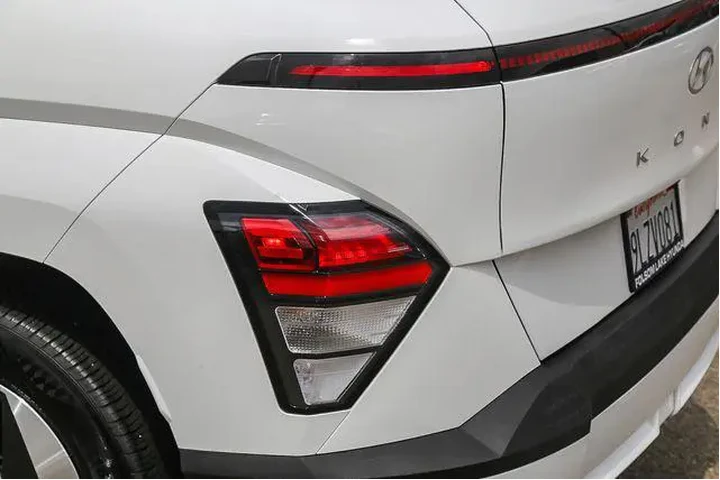 $22792 : Hyundai KONA Electric 2024 S image 4