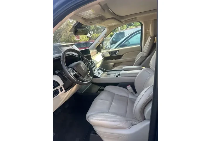 $35990 : Lincoln Navigator 2019 4x4 R image 2