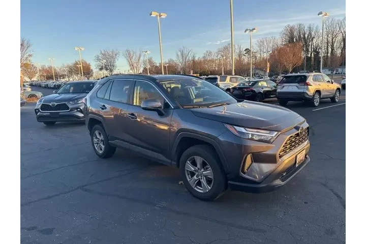$26109 : Toyota RAV4 2024 XLE 4dr SUV image 2