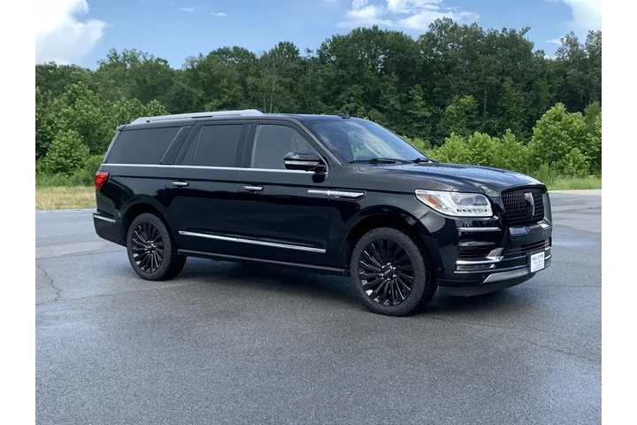 $35900 : 2018 NAVIGATOR L image 1