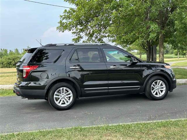 2013 Explorer XLT image 9