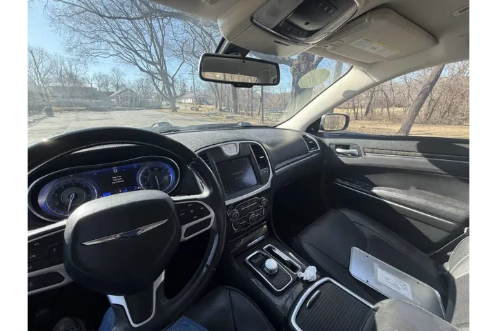 $8999 : 2019 300 Limited image 7