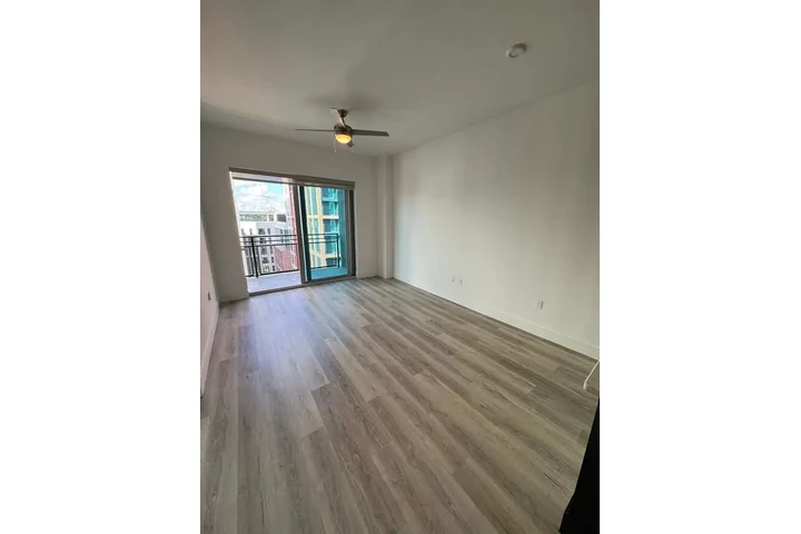 $1100 : Apto 1H con parking privado image 4
