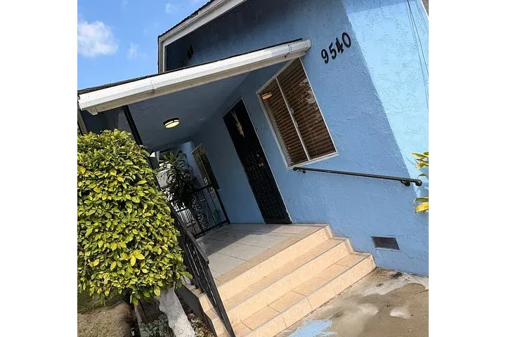$2000 : 🚨San Miguel Ave, South Gate🚨 image 1