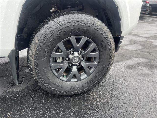 $39990 : PRE-OWNED 2023 TOYOTA TACOMA image 9