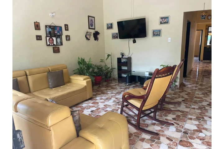 $1000000 : Casa para la renta al Sur Cali image 2