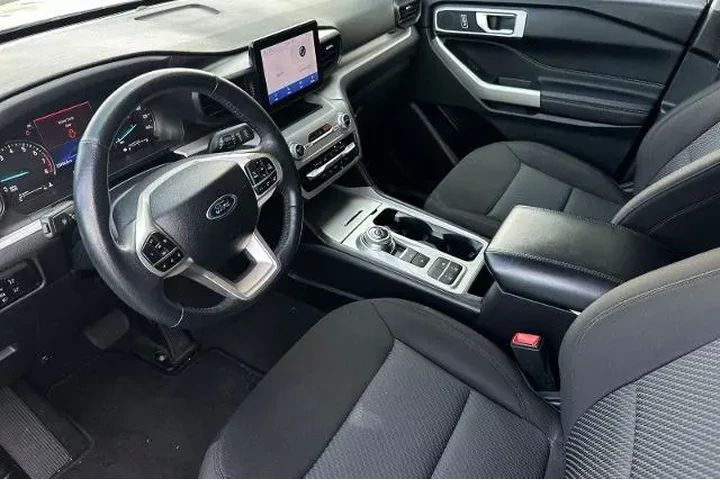 $29850 : Ford Explorer 2023 XLT 4dr S image 9