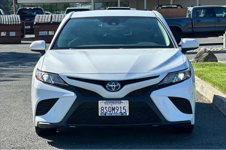 $20338 : Toyota Camry Hybrid 2020 SE image 6