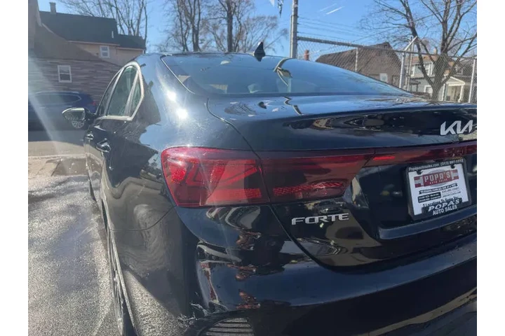 $17995 : 2023 Forte LXS image 6