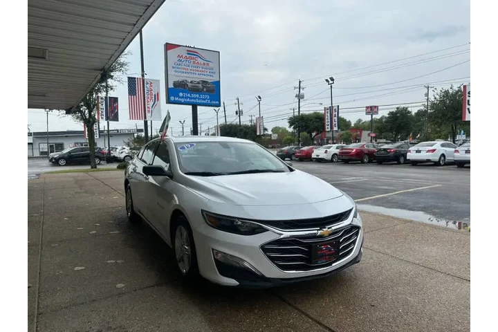 $10999 : 2019 Malibu LS image 3