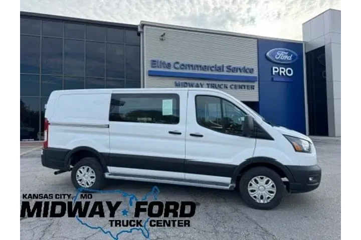$33988 : Ford Transit 2023 250 3dr SW image 1