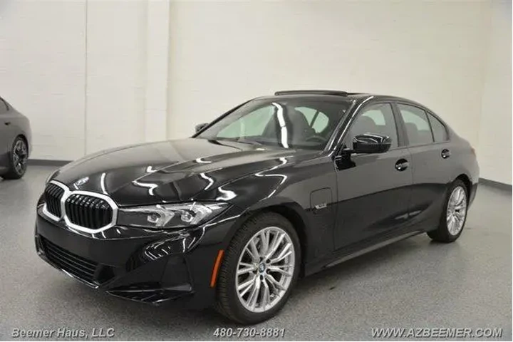 $29998 : BMW 3 Series 2023 330e 4dr S image 3