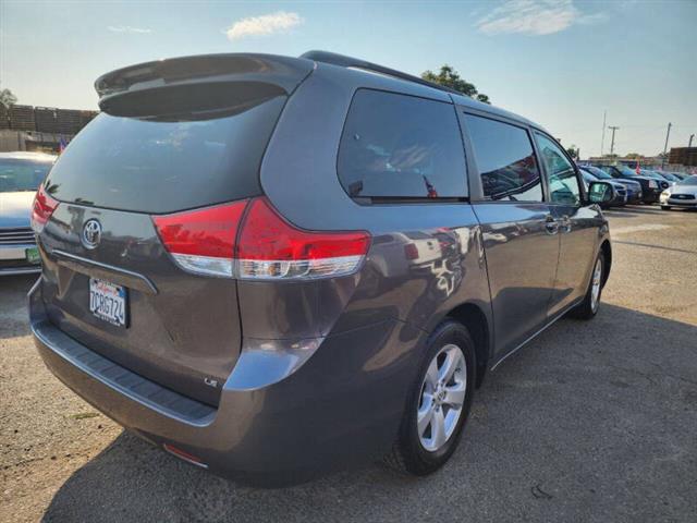 $10999 : 2012 Sienna LE 8-Passenger image 7