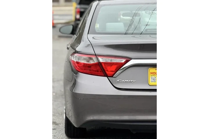 2015 Camry LE image 7
