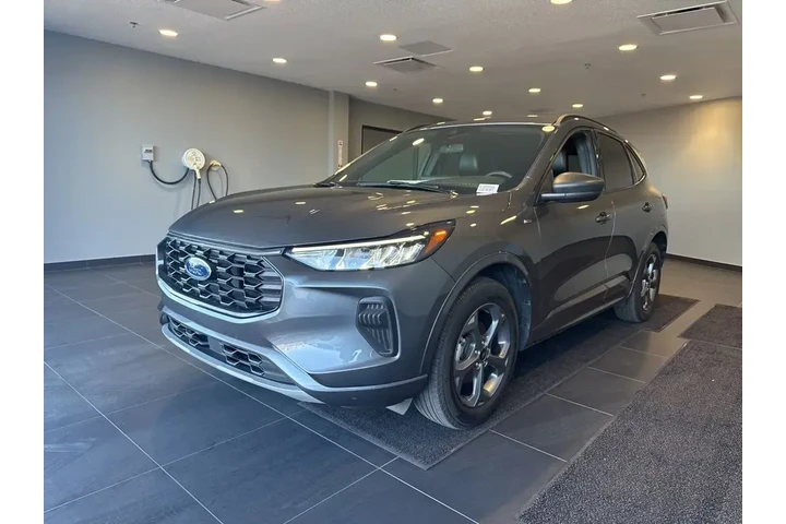 $20984 : Ford Escape 2023 AWD ST-Line image 1
