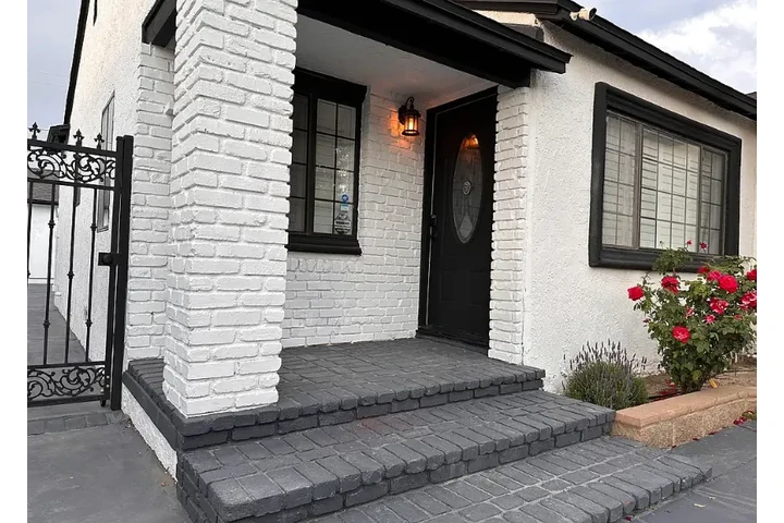 $2175 : 2bed 1bath home for rent in LA image 3