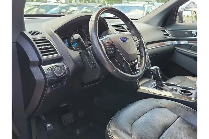 $17990 : Ford Explorer 2018 Limited 4 image 10