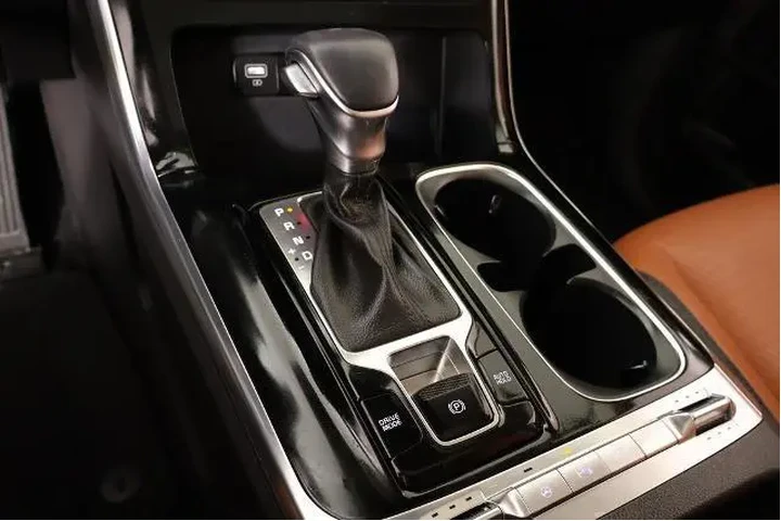 $39734 : Kia Carnival 2023 SX Prestig image 8