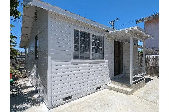 $900 : Esta casa privada de 2 dormito image 2