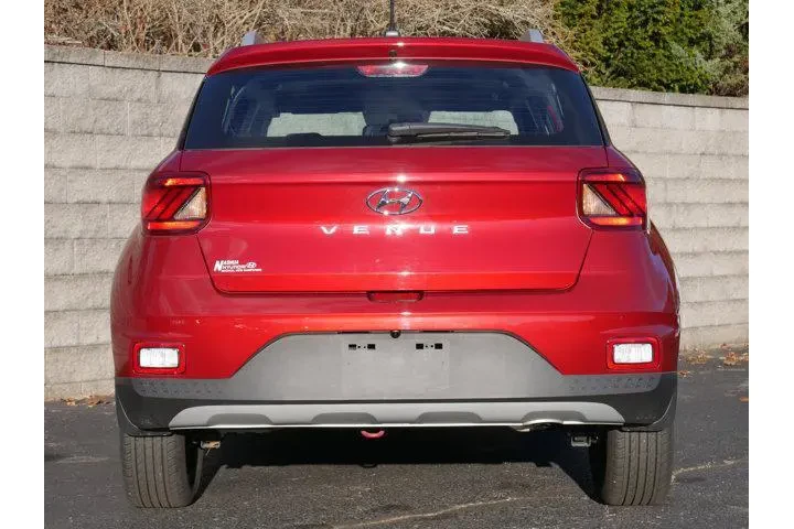 $21995 : Hyundai VENUE 2024 SEL 4dr C image 5