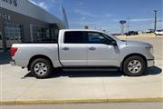 $33840 : 2019 Titan SV Truck Crew Cab thumbnail