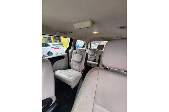 $5900 : 2011 DODGE GRAND CARAVAN PASS image 4