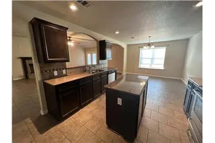 $1800 : Rental property with 4 bedro image 8