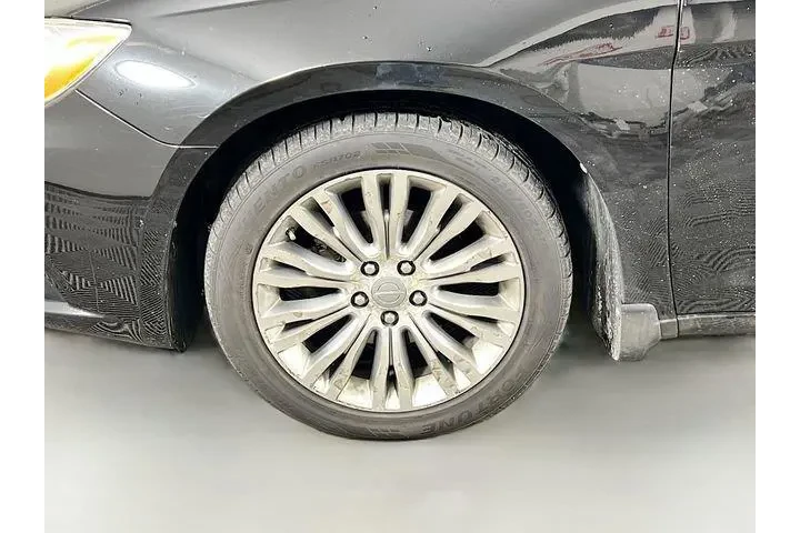 $9975 : Chrysler 200 2011 Limited 4d image 7