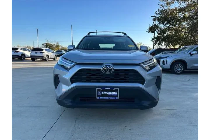$23965 : Toyota RAV4 2023 XLE 4dr SUV image 2
