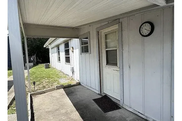 $700 : HOUSE RENT IN AVON PARK FL image 2