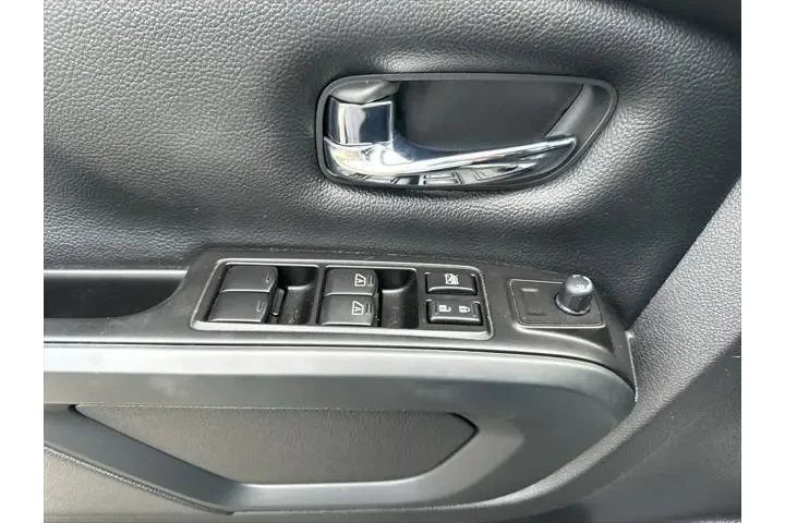 $30999 : Nissan Titan XD 2018 4x4 S 4 image 6