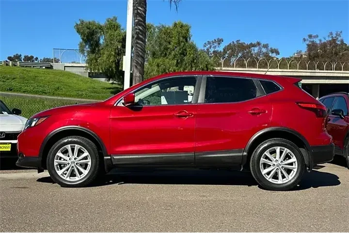 $12473 : Nissan Rogue Sport 2017 S 4d image 9