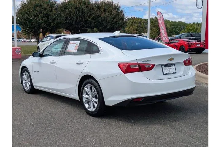 $17975 : Chevrolet Malibu 2023 LT 4dr image 8