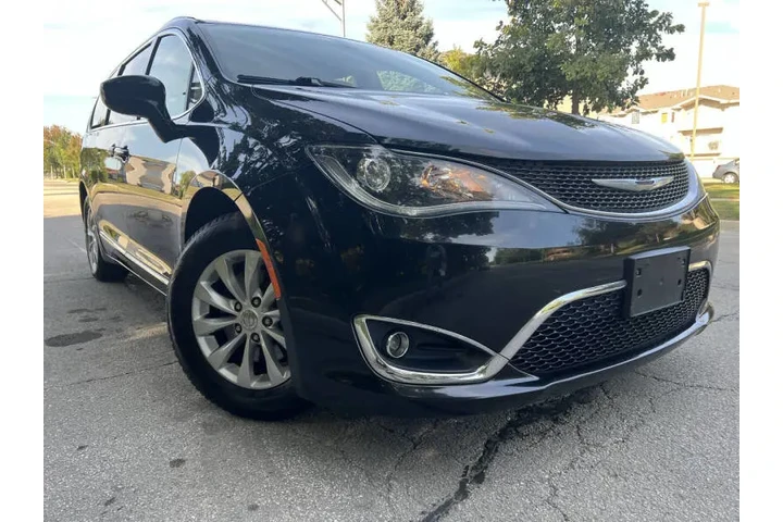 $12495 : 2017 Pacifica Touring-L image 3