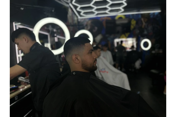 Busco barberos Barbers Wanted image 1