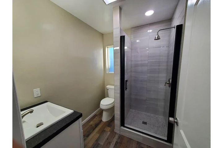 $950 : Rent 1bed/1ba Belhaven Ave, LA image 2