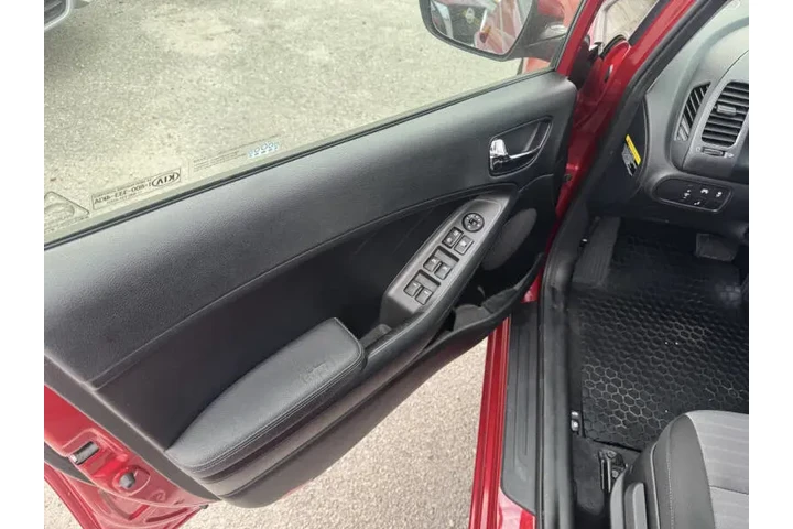 $8797 : 2018 Forte S image 10