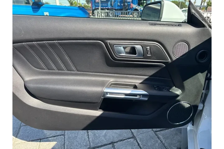 $24990 : Ford Mustang 2021 EcoBoost P image 9