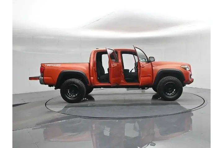 $27100 : Toyota Tacoma 2017 4x4 TRD P image 3