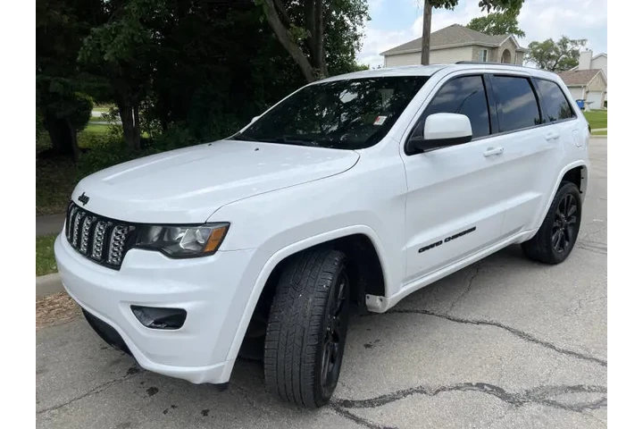 $18997 : 2018 Grand Cherokee Altitude image 4