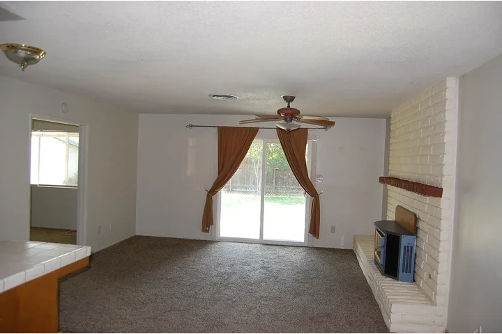 $1100 : 3 bedrooms, 2 bath image 5