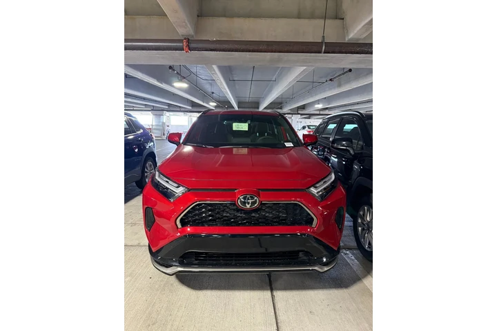 Toyota Rav4 Plug in 4DR SE image 5