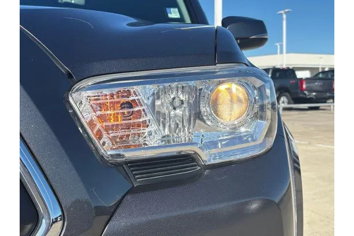 $30100 : Toyota Tacoma 2022 4x4 SR5 V image 9