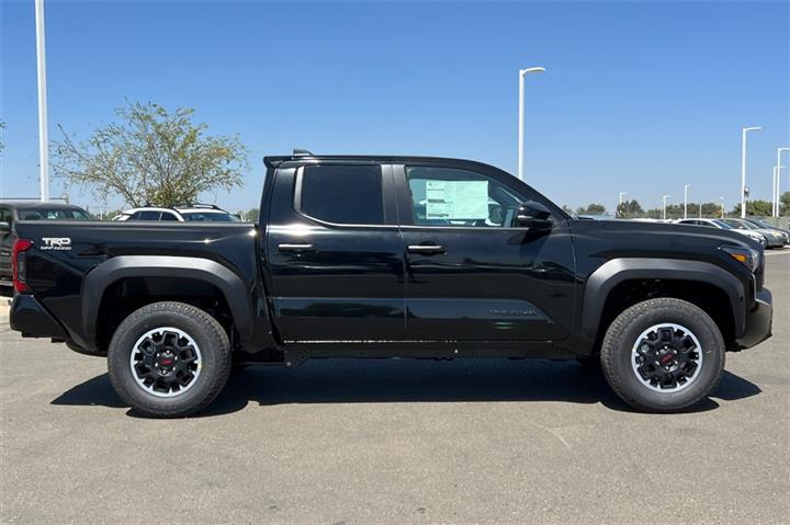 $53509 : New 2024 Tacoma TRD Off Road image 3