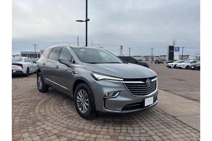 $35798 : 2023 Enclave Essence image 3