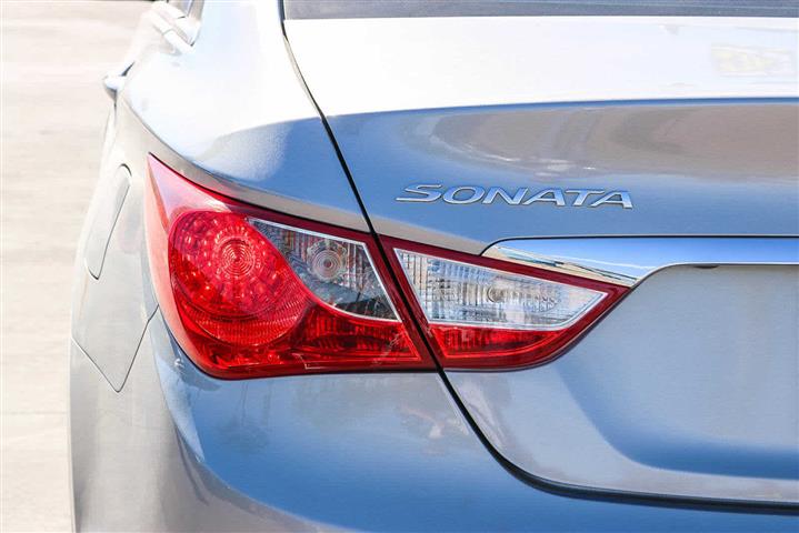 $11995 : Pre-Owned 2012 Hyundai Sonata image 10