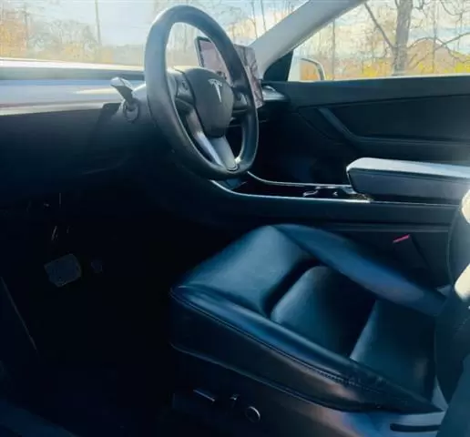 $33000 : 2021 Model Y Long Range image 7
