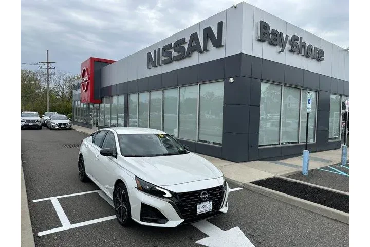 $21252 : Nissan Altima 2025 2.5 SR 4d image 2