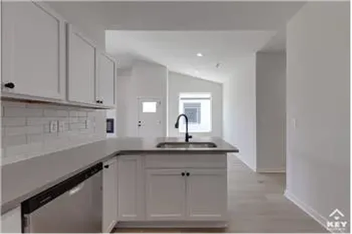 $1600 : Rental property with 4 bedro image 5