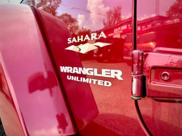 $16941 : 2013 Wrangler Unlimited Sahara image 10